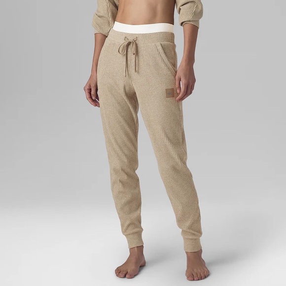 Alo Yoga Muse Sweatpant - Picture 1 of 4